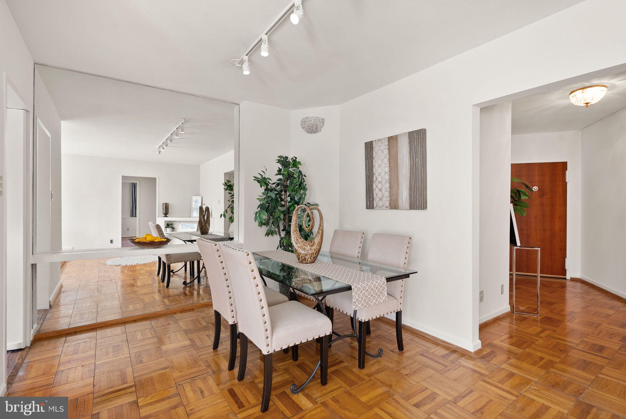 4200 Cathedral Avenue Northwest, Unit 812 Washington, DC 20016 - Photo 24 of 45 Dining area