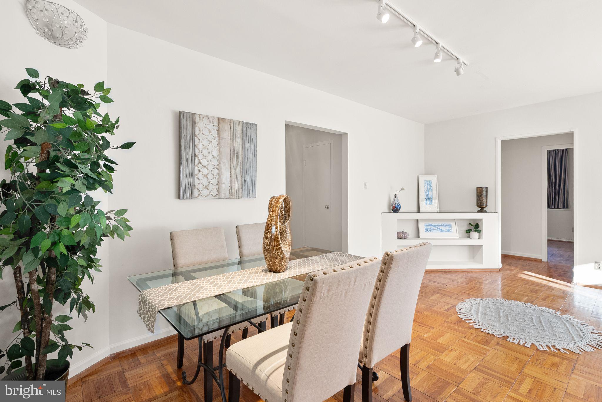 4200 Cathedral Avenue Northwest, Unit 812 Washington, DC 20016 - Photo 28 of 45 Dining area