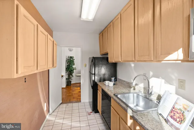 $335,000 | 4200 Cathedral Avenue Northwest, Unit 812, Washington, DC 20016