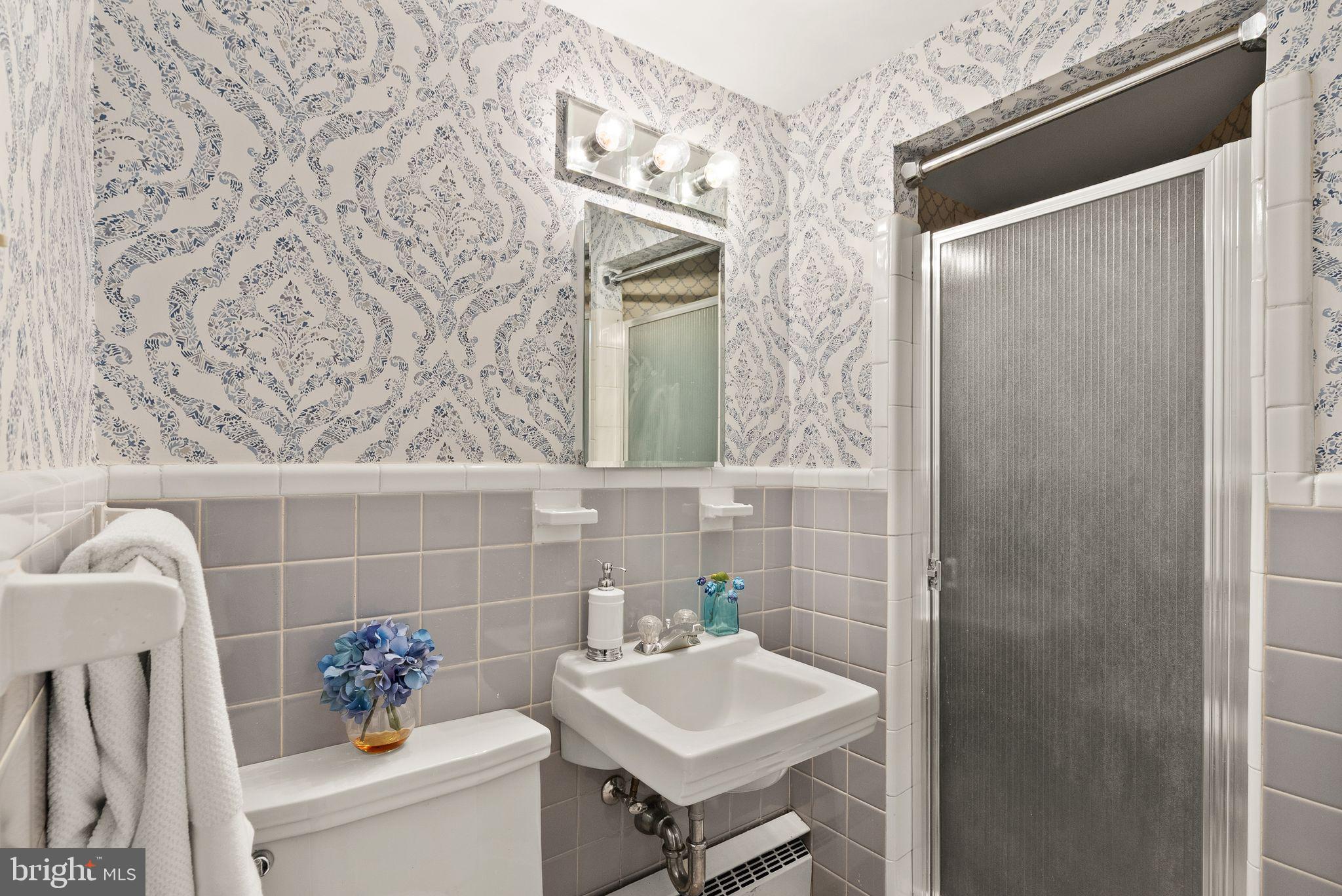 4200 Cathedral Avenue Northwest, Unit 812 Washington, DC 20016 - Photo 39 of 45 Bathroom in Primary bedroom