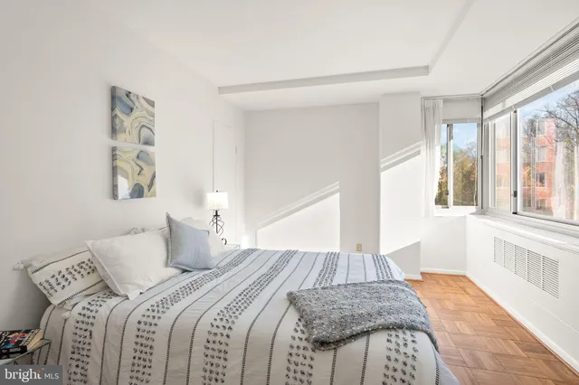 $335,000 | 4200 Cathedral Avenue Northwest, Unit 812, Washington, DC 20016