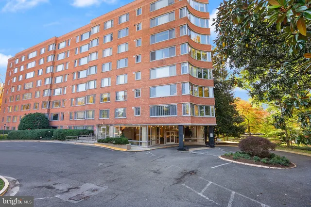 $335,000 | 4200 Cathedral Avenue Northwest, Unit 812, Washington, DC 20016