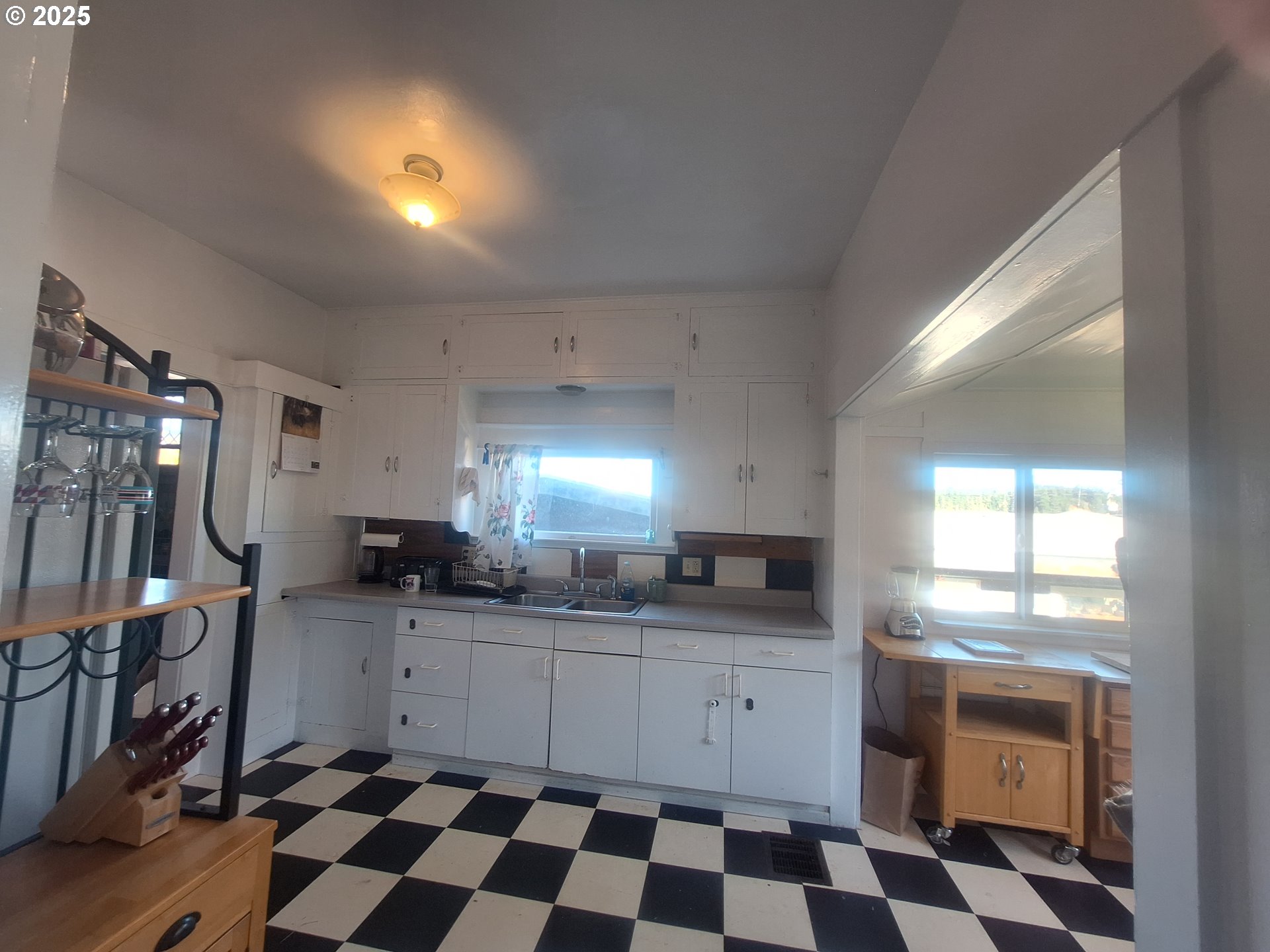 175 South 6th Street Reedsport, OR 97467 - Photo 9 of 25