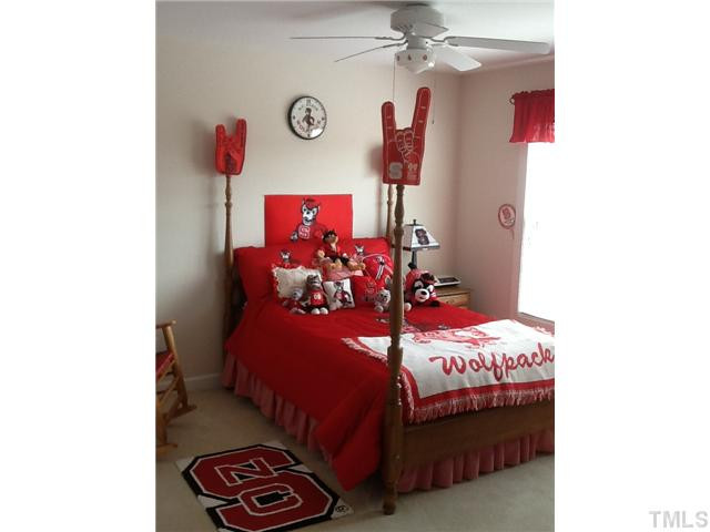 1609 Stannard Trail Raleigh, NC 27612 - Photo 17 of 25 Guest suite located upstairs w/ it's own bathroom! Bedroom