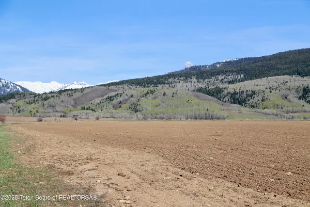 $1,100,000 | Tbd 10-ac Stateline Road, Alta, WY 83414