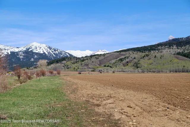 $1,100,000 | Tbd 10-ac Stateline Road, Alta, WY 83414