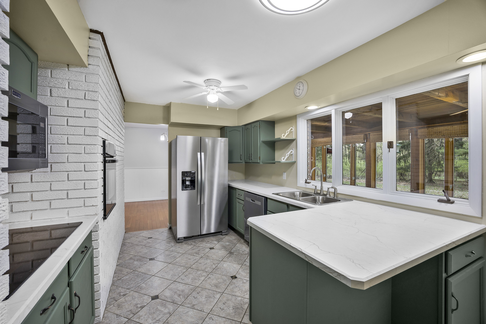 5514 North 13000th Road East Momence, IL 60954 - Photo 8 of 27 a kitchen with a stove a refrigerator and a sink