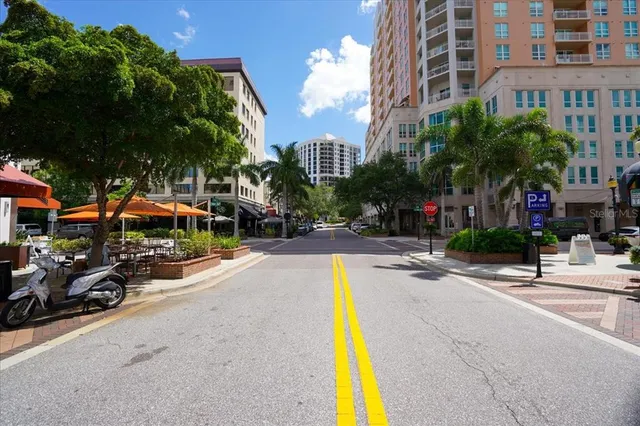 $1,188,890 | 1685 Laurel Street, Unit 4, Sarasota, FL 34236