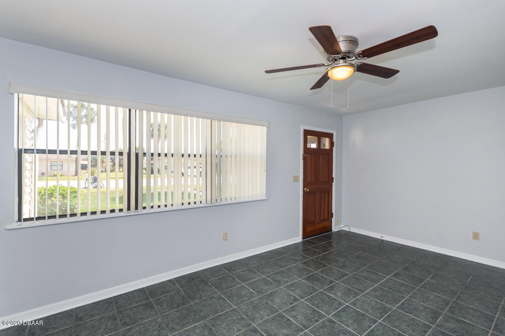 632 Robin Road, Unit A Ormond Beach, FL 32176 - Photo 4 of 15 Living Room