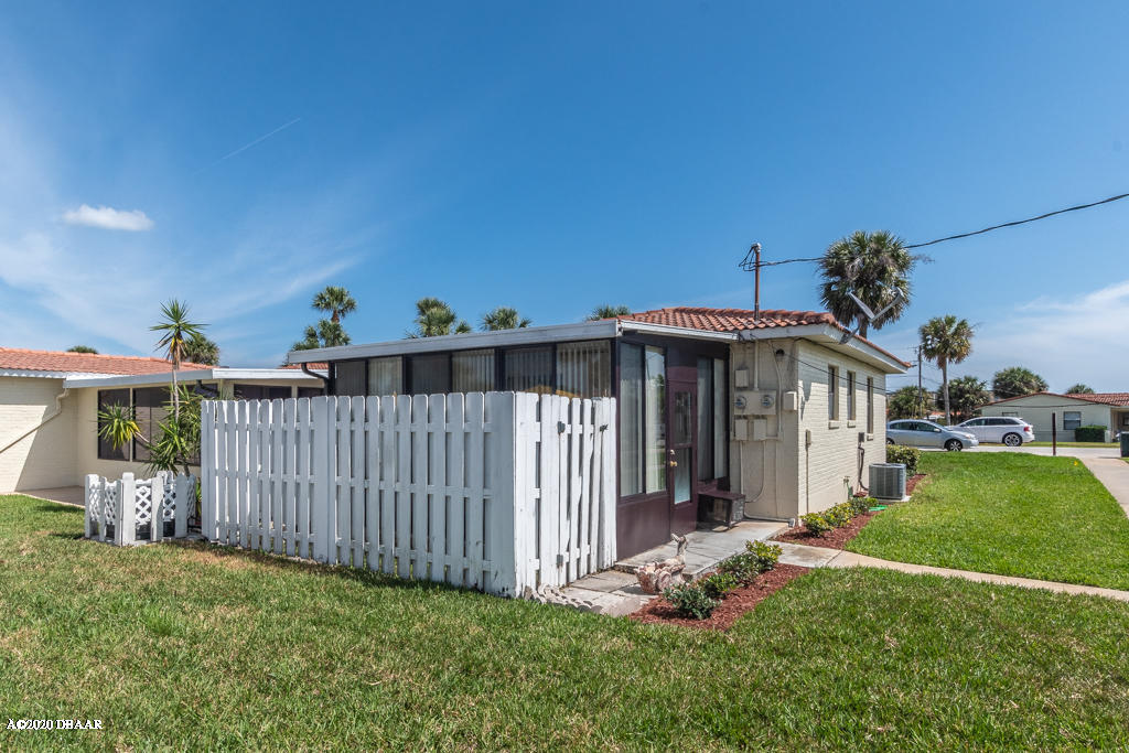 632 Robin Road, Unit A Ormond Beach, FL 32176 - Photo 5 of 15 Rear of home