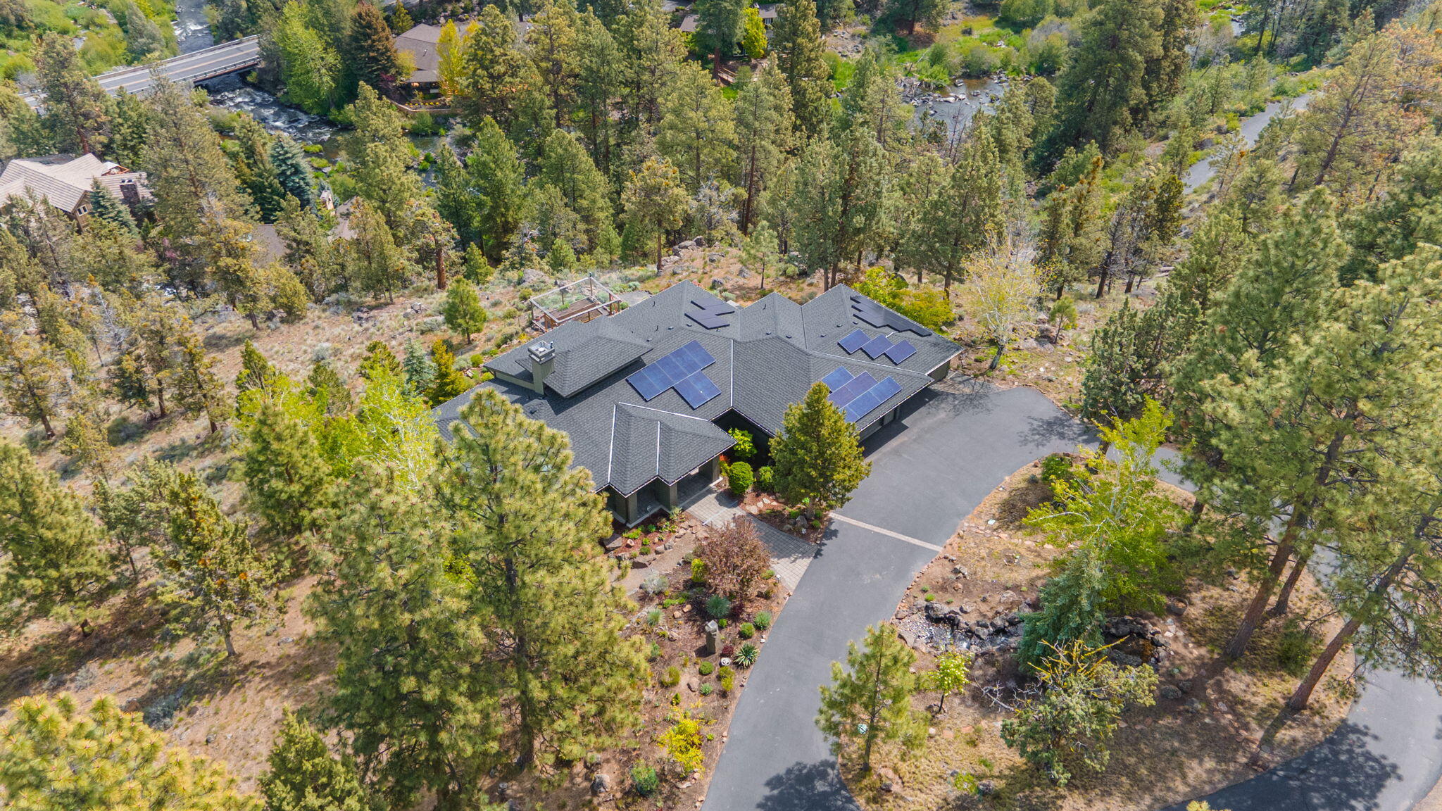 885 Northwest Chelsea Loop Bend, OR 97703 - Photo 13 of 57 35-web-or-mls-Riley_Visuals-35