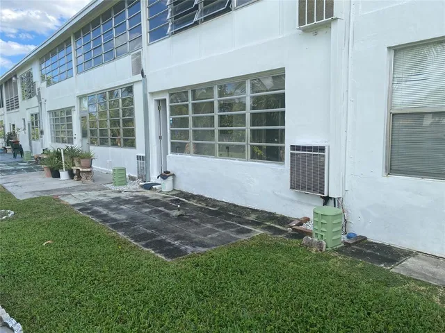 $1,350 | 51 Northeast 204th Street, Unit 2, Miami, FL 33179
