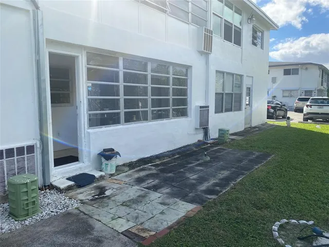 $1,350 | 51 Northeast 204th Street, Unit 2, Miami, FL 33179