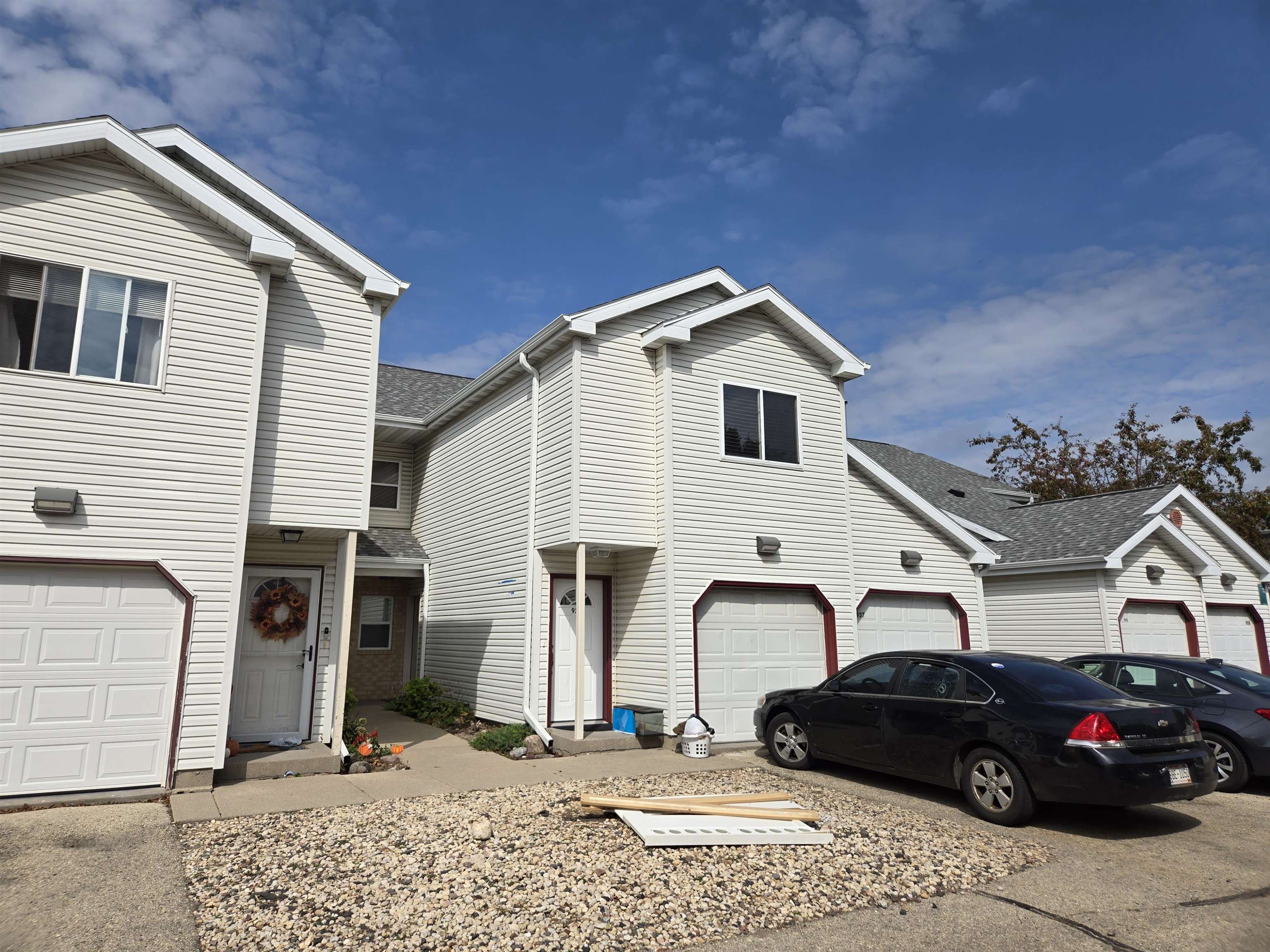 939 Rockefeller Lane Madison, WI 53704 - Photo 2 of 12