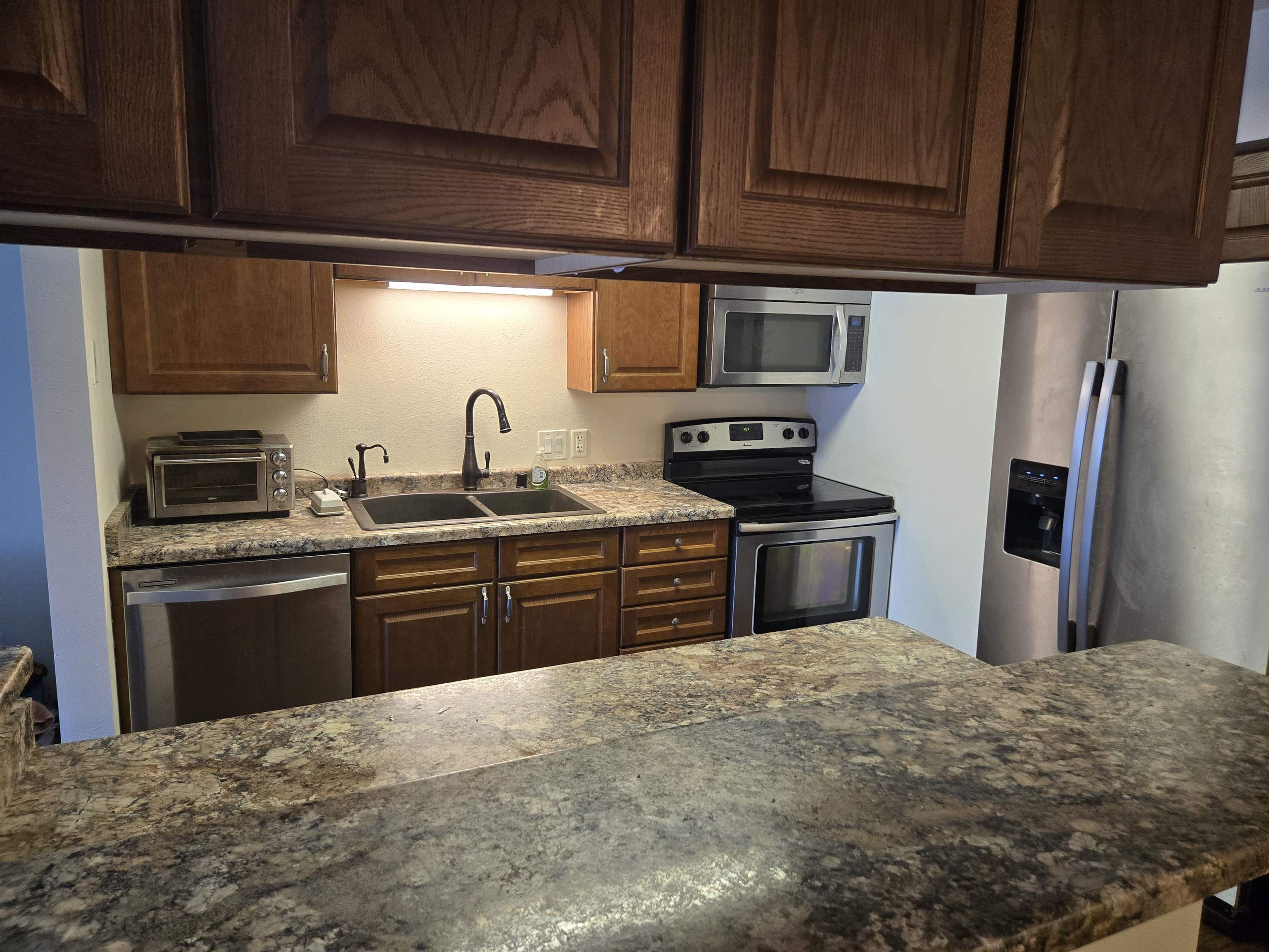 939 Rockefeller Lane Madison, WI 53704 - Photo 5 of 12