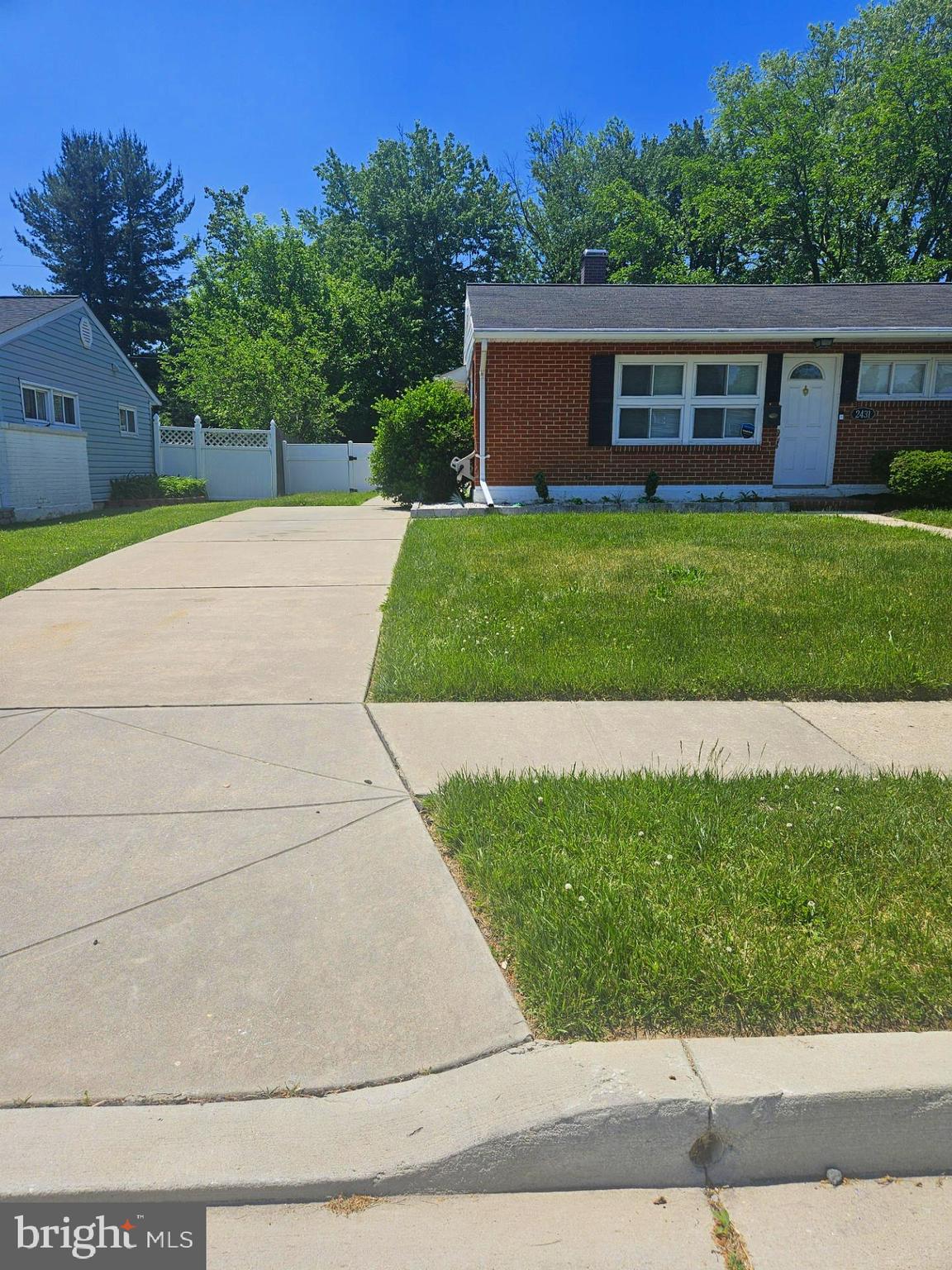 2431 Woodcroft Road Baltimore, MD 21234 - Photo 2 of 18 Driveway