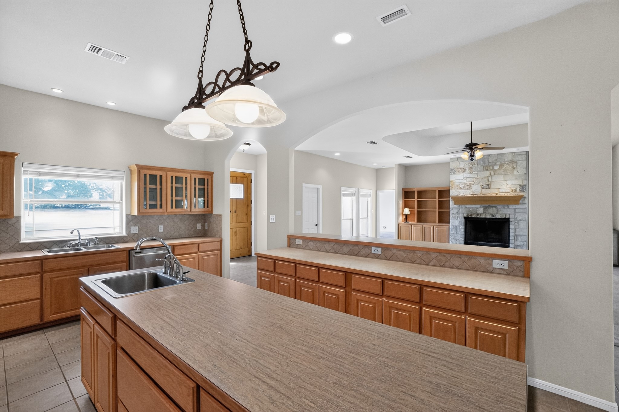 986 High Grove Road Cedar Creek, TX 78612 - Photo 19 of 30 A spacious island overlooks the adjacent living area through a wide arched opening.