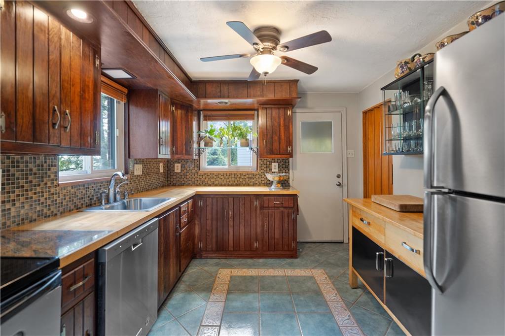4837 East Willock Road Pittsburgh, PA 15227 - Photo 12 of 38 Gallery Image 12