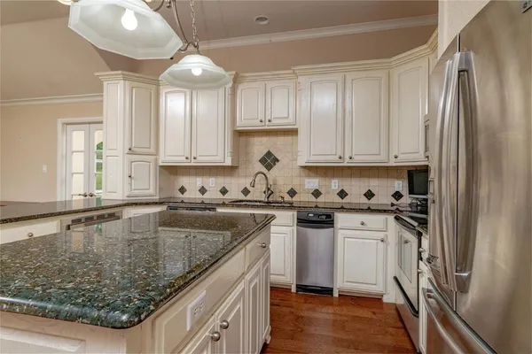 $440,000 | 603 Runaway Bay Drive, Runaway Bay, TX 76426