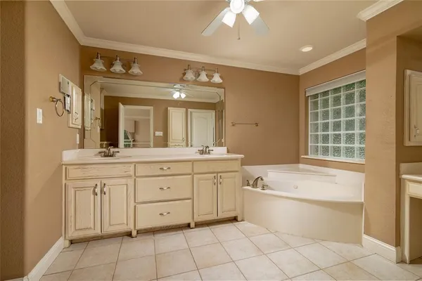 $440,000 | 603 Runaway Bay Drive, Runaway Bay, TX 76426