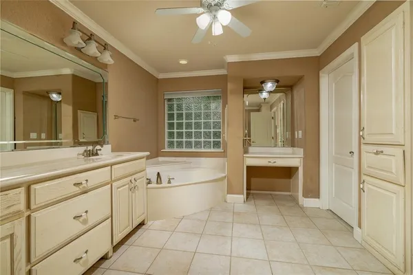 $440,000 | 603 Runaway Bay Drive, Runaway Bay, TX 76426