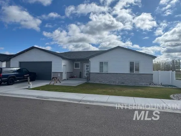 $419,999 | 830 Salmon Drive, Heyburn, ID 83336