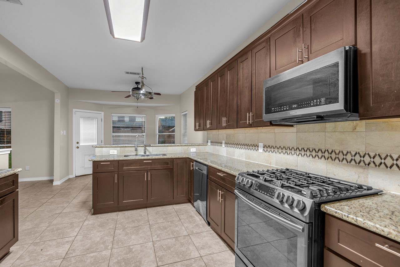 23915 Spring Oak Drive Spring, TX 77373 - Photo 5 of 37 Gallery Image 5