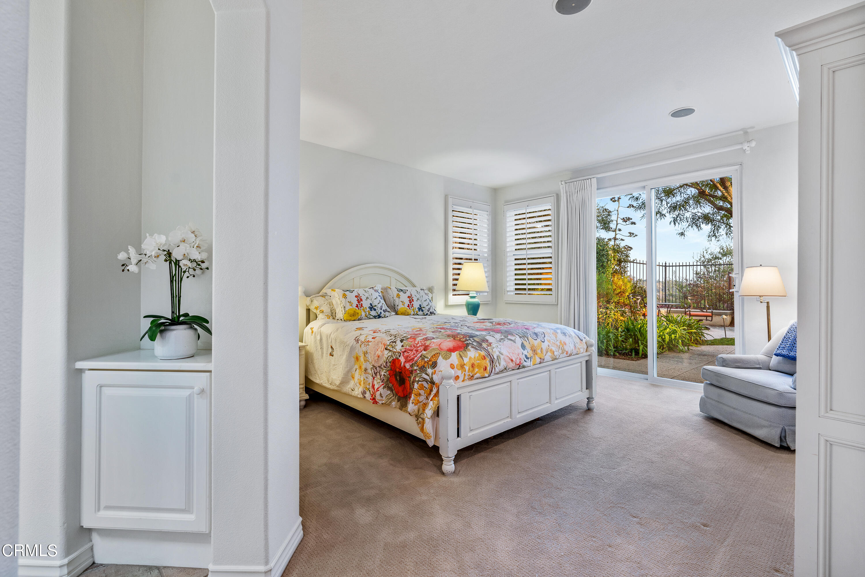 3676 Giddings Ranch Road Altadena, CA 91001 - Photo 17 of 47 a bedroom with a bed and a couch