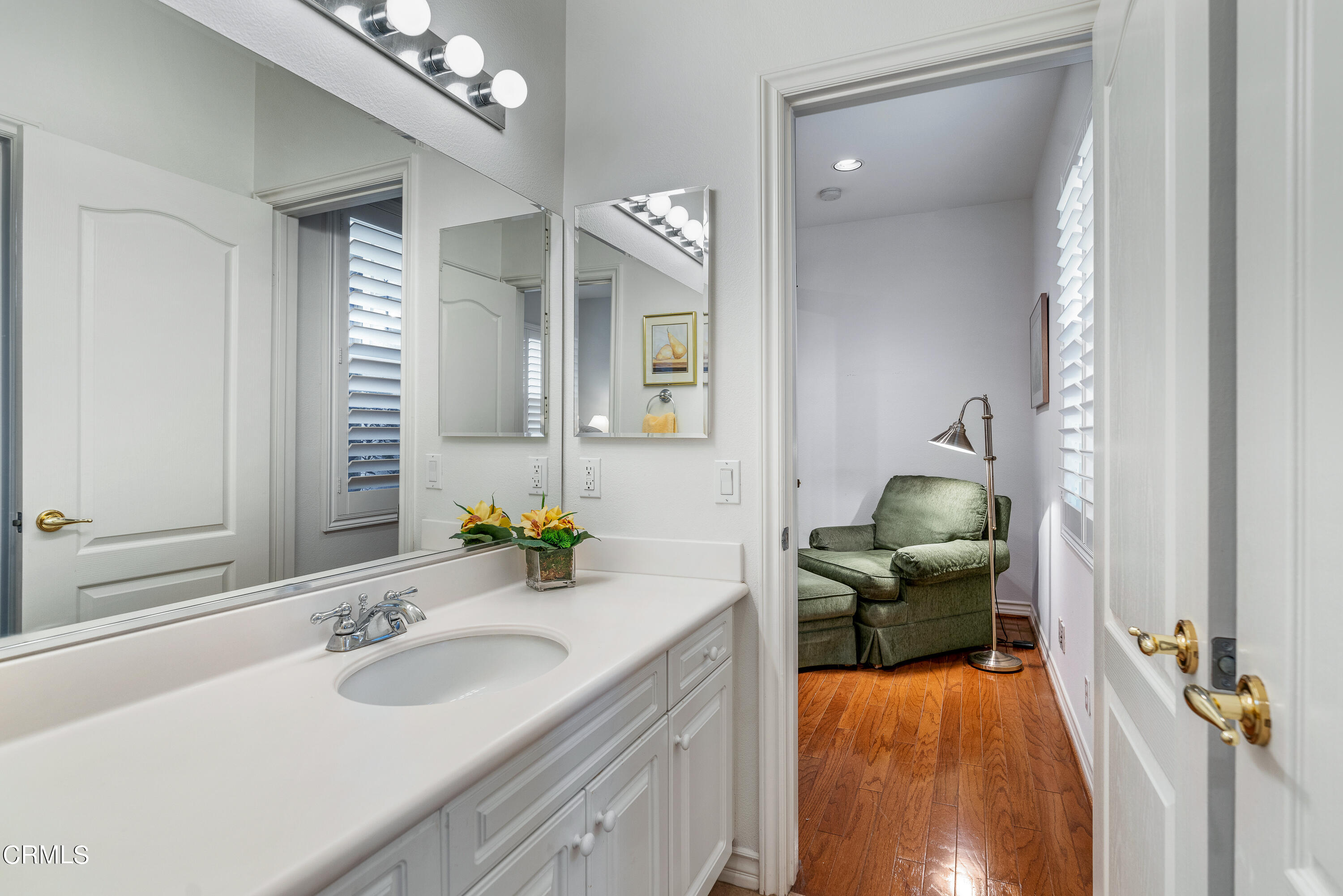 3676 Giddings Ranch Road Altadena, CA 91001 - Photo 25 of 47 a en suite bathroom with a sink double vanity and mirror