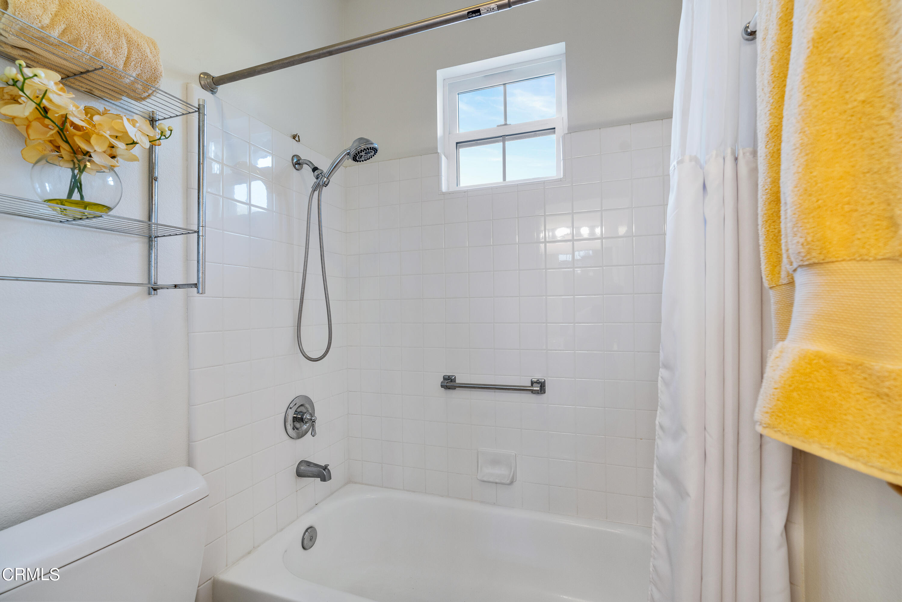 3676 Giddings Ranch Road Altadena, CA 91001 - Photo 26 of 47 a bathroom with a bath tub with a shower
