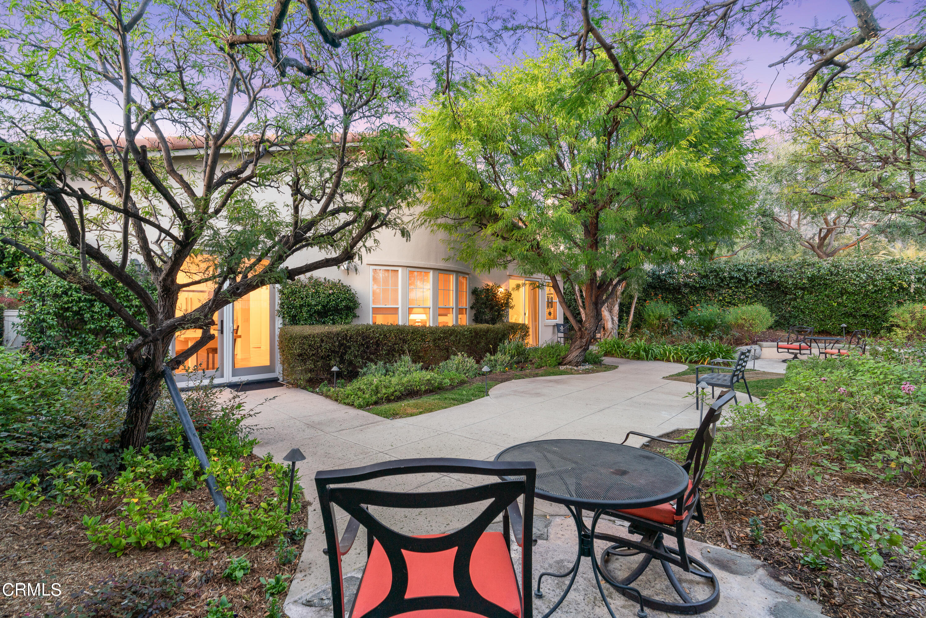 3676 Giddings Ranch Road Altadena, CA 91001 - Photo 40 of 47 a backyard of a house with table and chairs
