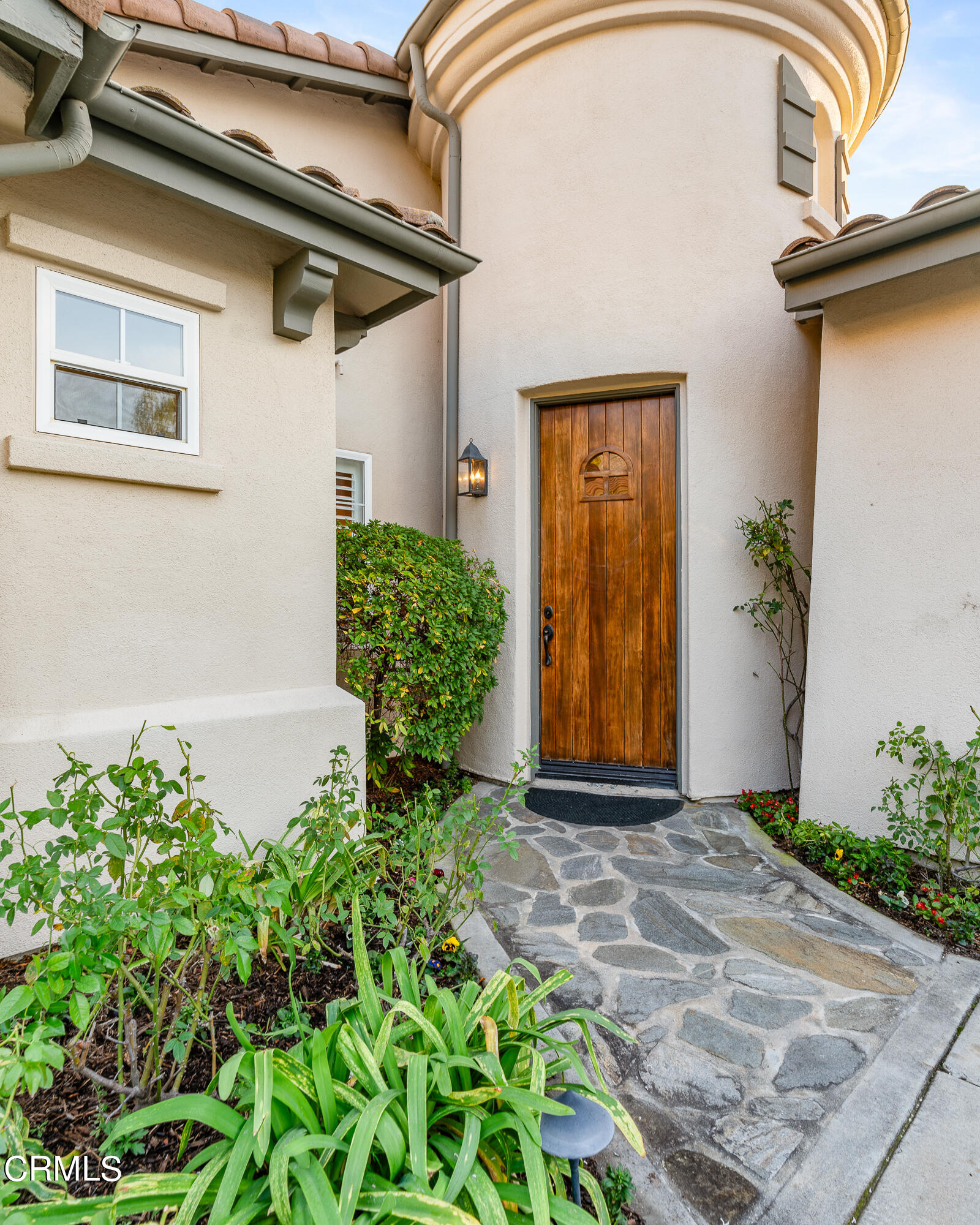 3676 Giddings Ranch Road Altadena, CA 91001 - Photo 4 of 47 a front view of a house with garden
