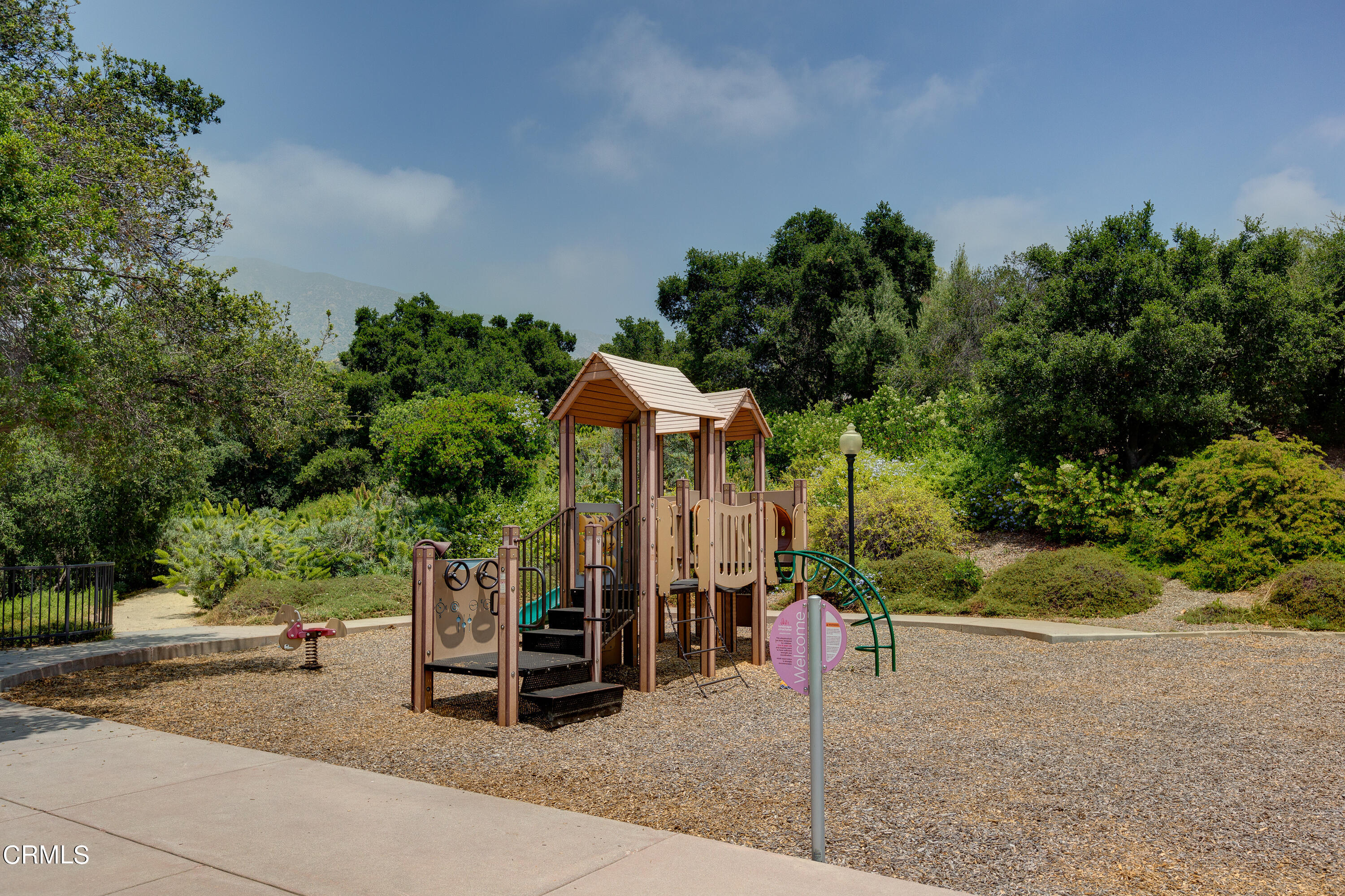 3676 Giddings Ranch Road Altadena, CA 91001 - Photo 46 of 47 a backyard of a house with lots of green space