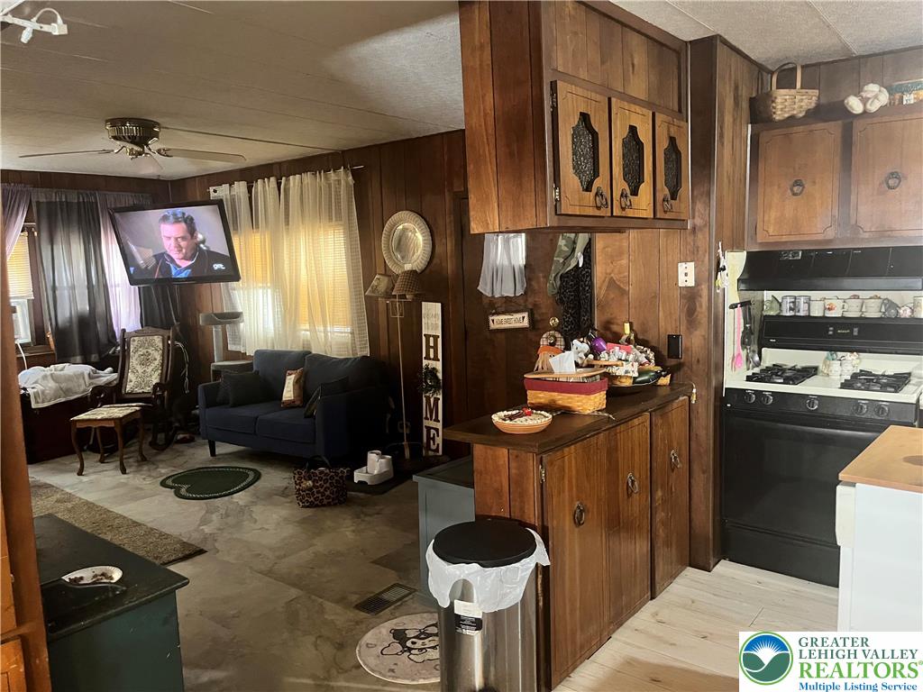 45 Sycamore Drive Bath, PA 18014 - Photo 5 of 18 a kitchen with lots of counter top space
