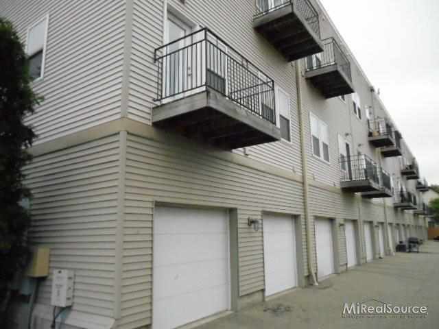86 Clinton Street, Unit 4 Mount Clemens, MI 48043 - Photo 16 of 22 31152760-15.JPG