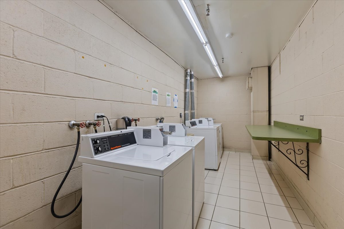 820 Elder Road, Unit C410 Homewood, IL 60430 - Photo 18 of 19 a utility room with dryer and washer