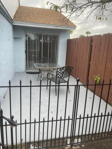 $2,200 | Undisclosed Address, Lake Worth, FL 33463