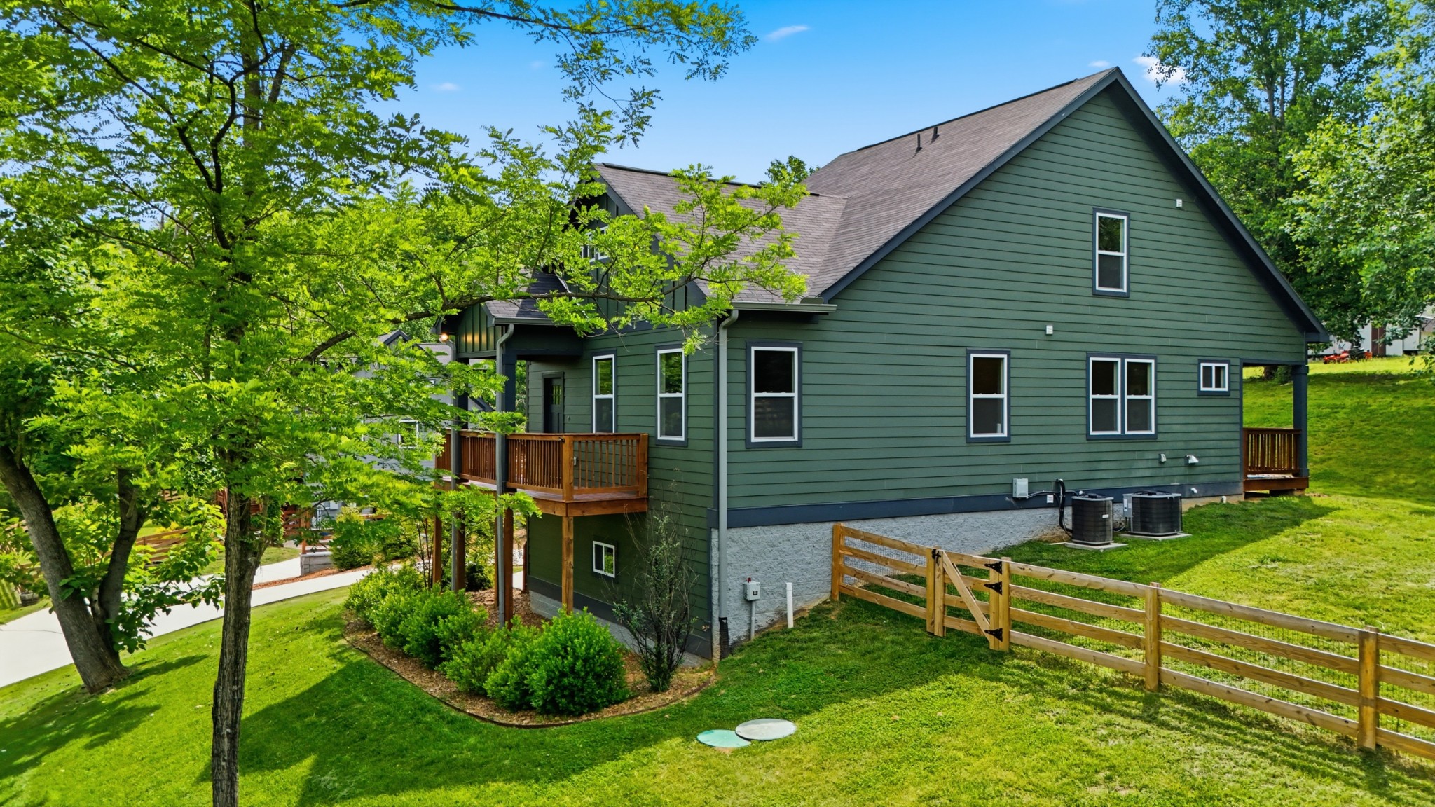 157 Lena Loop Burns, TN 37029 - Photo 4 of 72