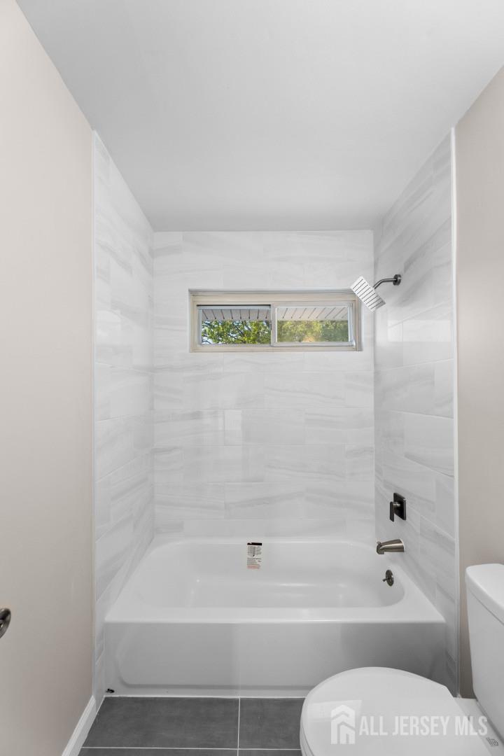 41 Raleigh Road Kendall Park, NJ 08824 - Photo 21 of 40 a bathroom with a bathtub and a toilet