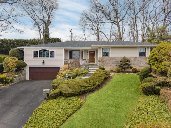 $1,489,000 | 60 Ridge Drive, Plainview, NY 11803