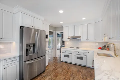 $1,489,000 | 60 Ridge Drive, Plainview, NY 11803