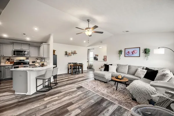 $214,000 | 204 East Wind Lane, Lawrenceburg, IN 47025