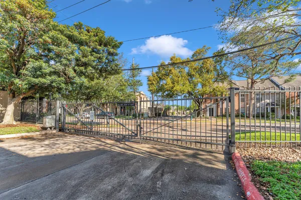 $1,450 | 1100 Augusta Drive, Unit 64, Houston, TX 77057