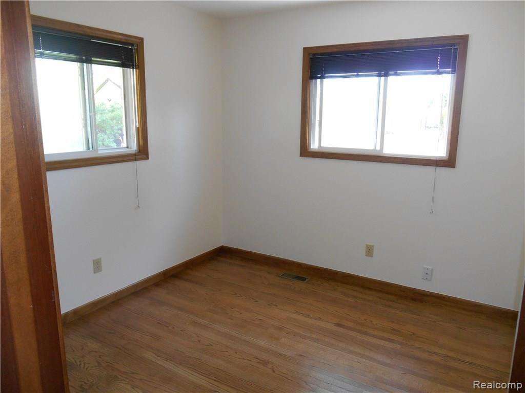 25754 Peter Kaltz Road Warren, MI 48091 - Photo 29 of 68 BEDROOM #3 VIEW FROM THE HALLWAY