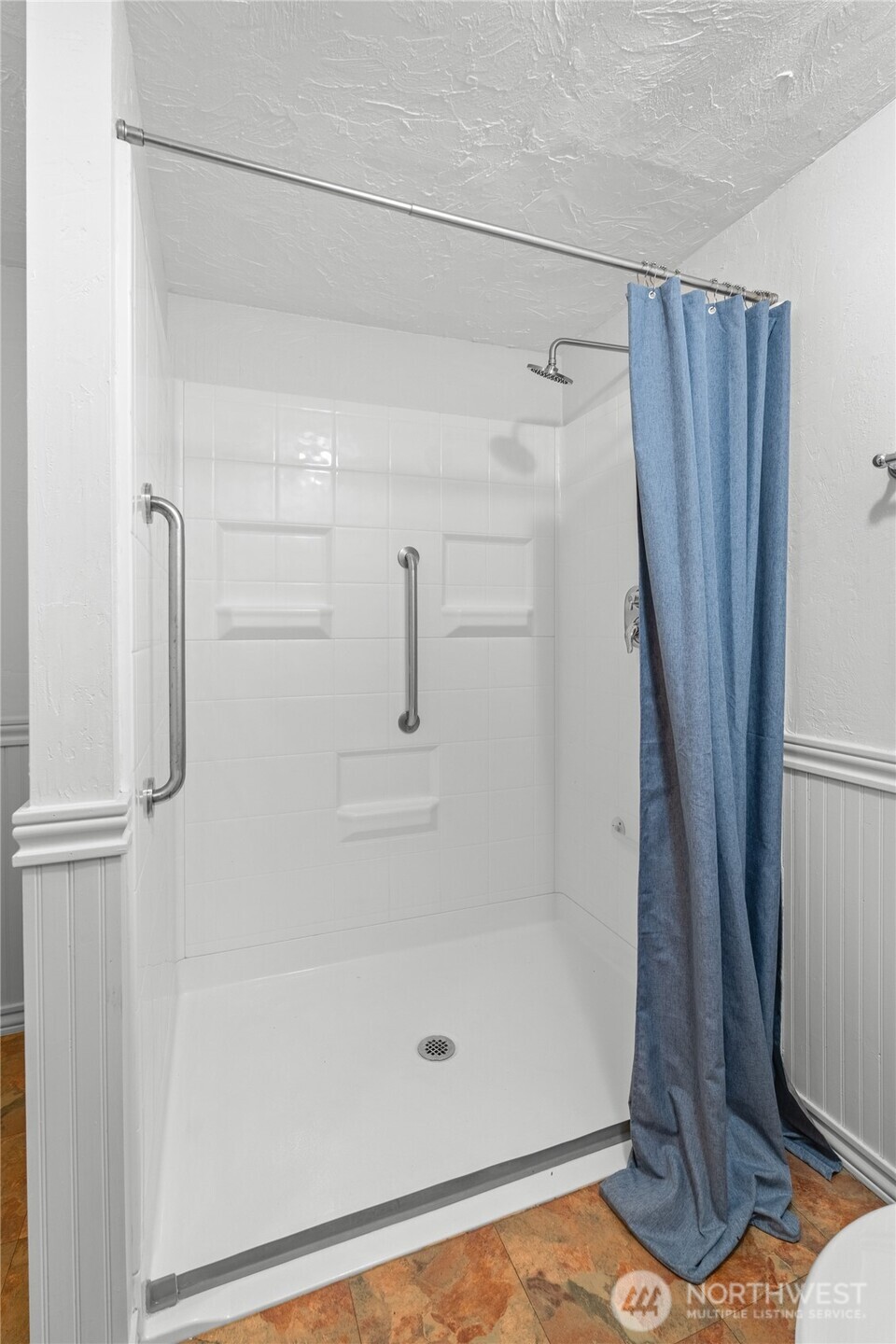 230 East Stavis Road Shelton, WA 98584 - Photo 17 of 35 a bathroom with a shower