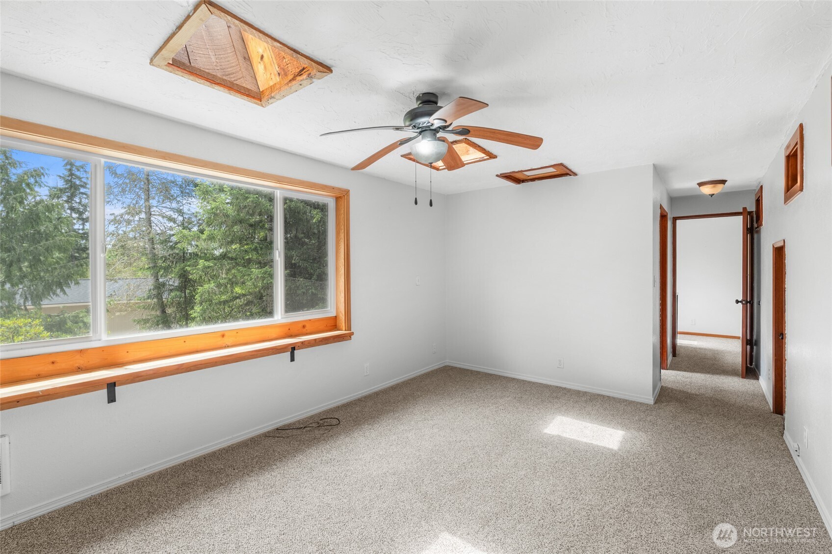 230 East Stavis Road Shelton, WA 98584 - Photo 22 of 35 an empty room with windows