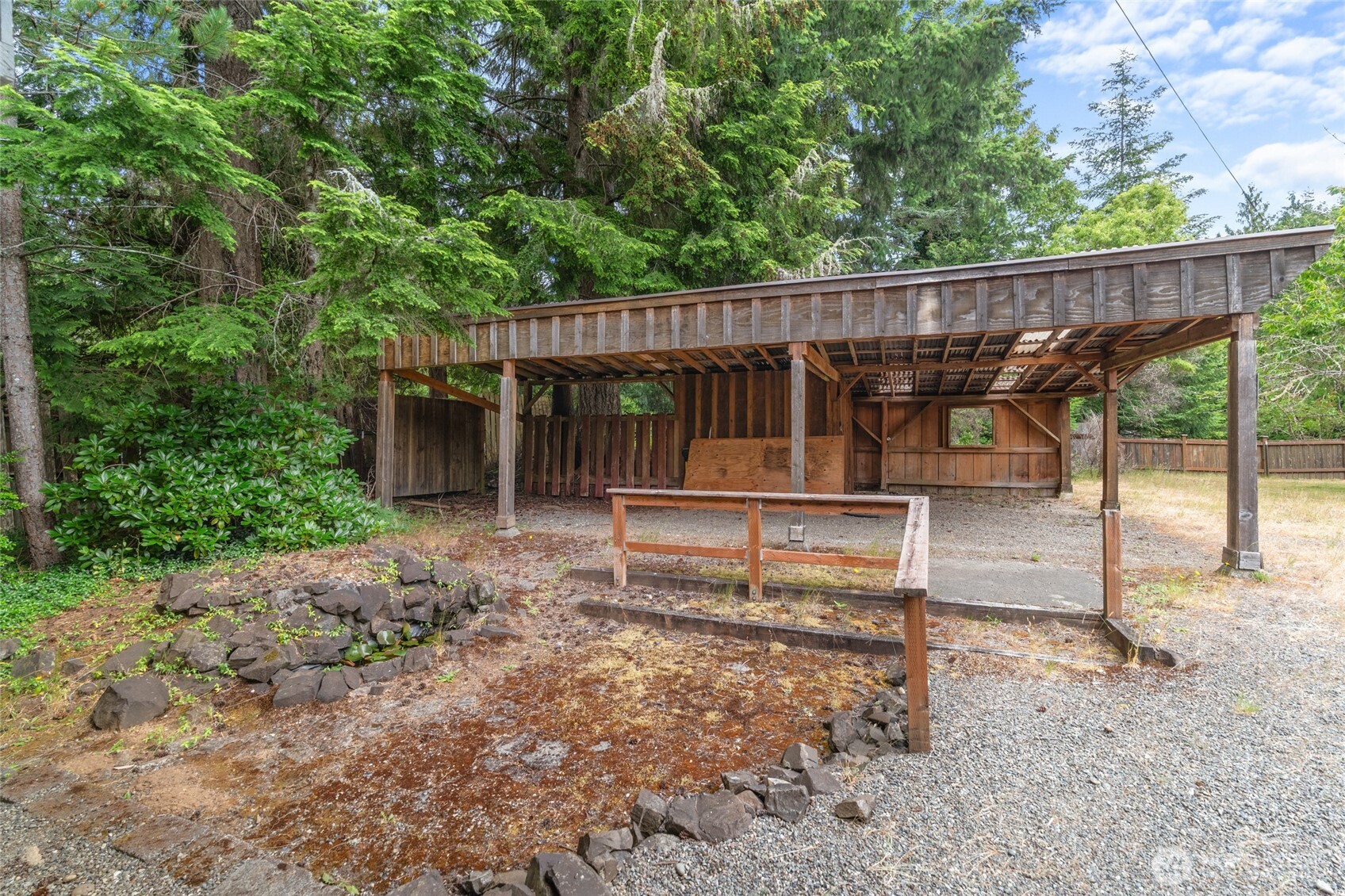 230 East Stavis Road Shelton, WA 98584 - Photo 26 of 35 a view of wooden deck