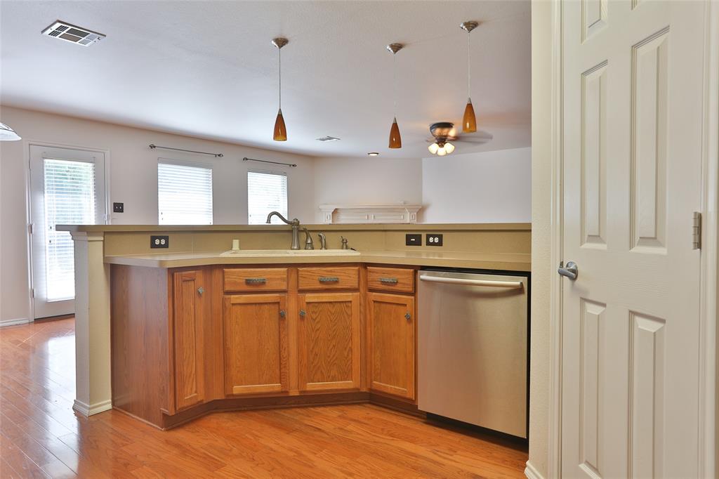 809 Robbin Circle McKinney, TX 75072 - Photo 5 of 23