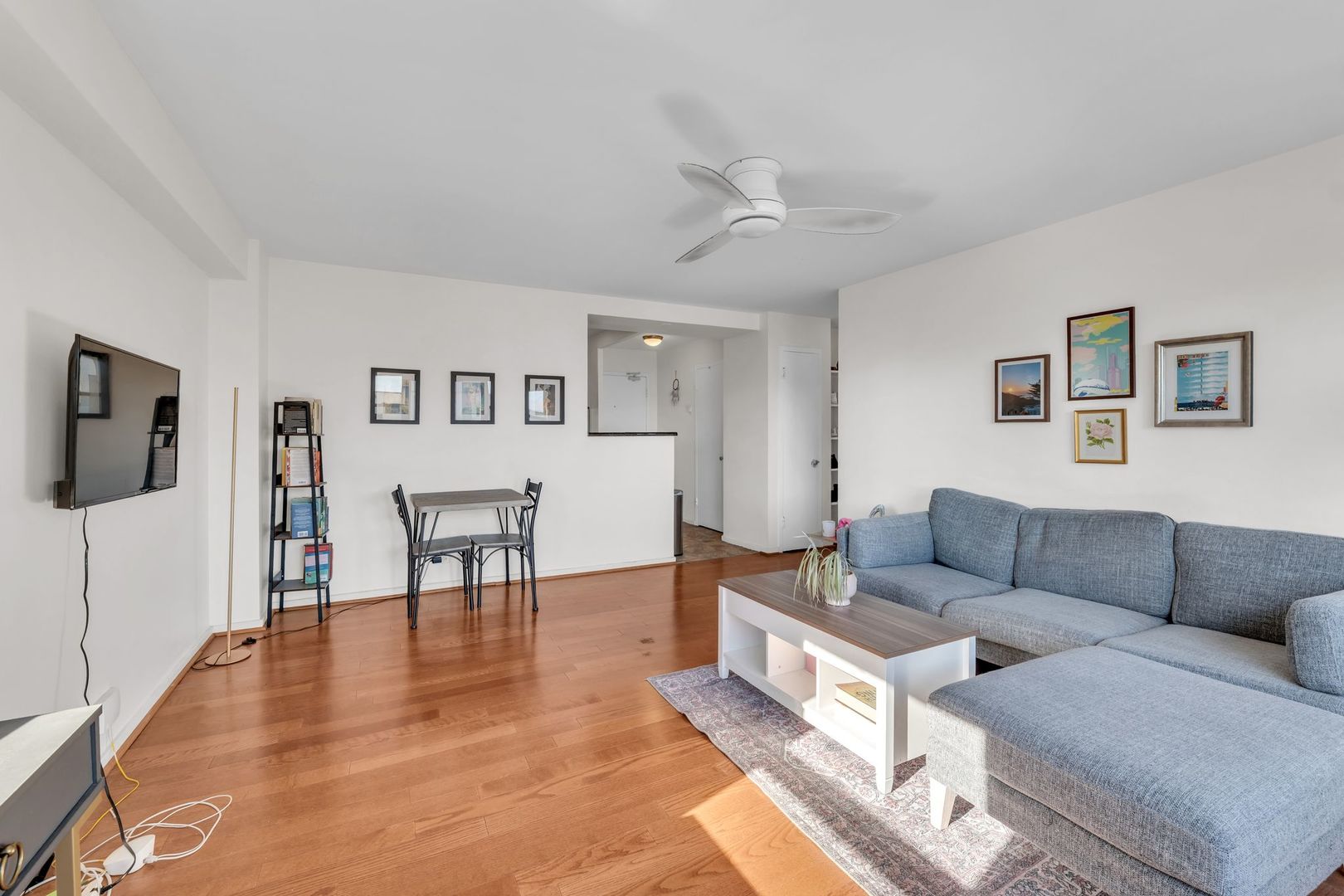 2909 North Sheridan Road, Unit 1703 Chicago, IL 60657 - Photo 8 of 25 Gallery Image 8