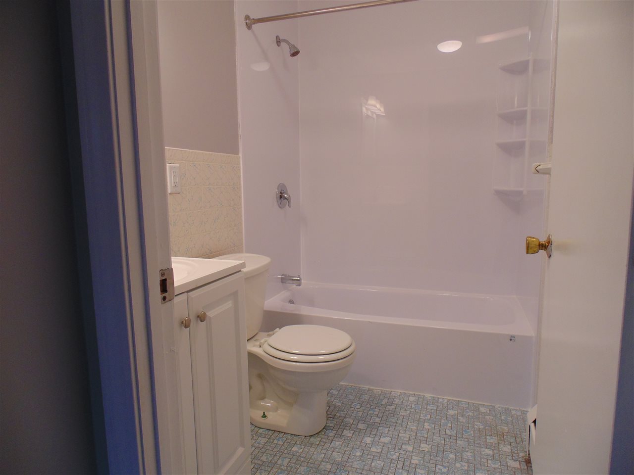 8 Strawberry Bank Road, Unit 2 Nashua, NH 03062 - Photo 8 of 9